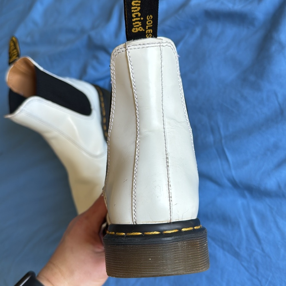 SALE DR. MARTENS WOMEN'S 2976 YELLOW STITCH SMOOTH LEATHER CHELSEA White size 8 - Picture 6 of 13